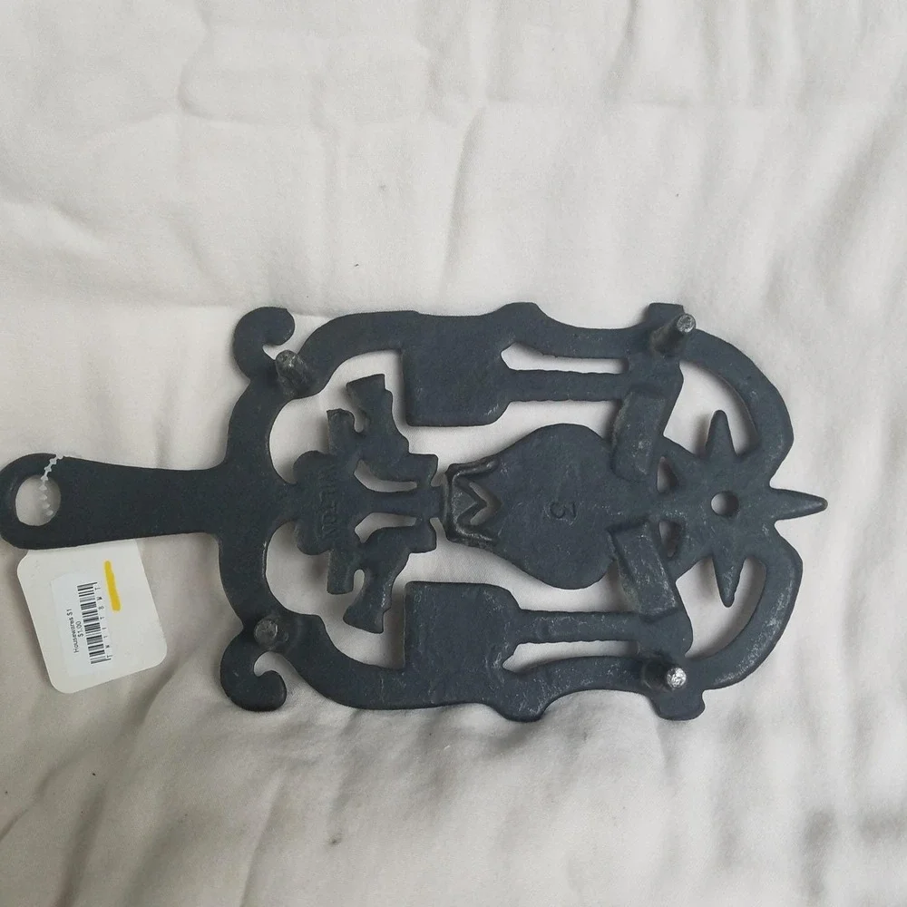 Vintage‎ Wilton Cast Iron Trivet doves brooms Kitchen Décor Wall Hanging